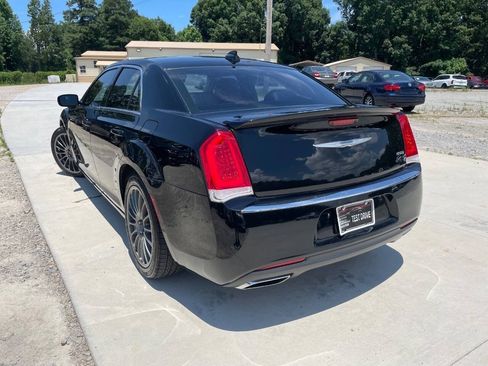 Used 2017 Chrysler 300 Limited RWD image 5