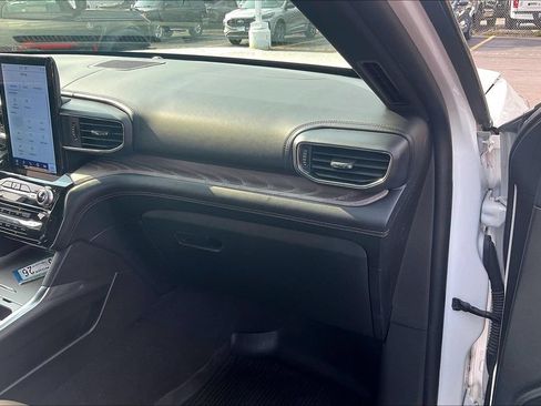 Certified 2023 Ford Explorer Platinum w/ Technology Package AWD/4WD image 15