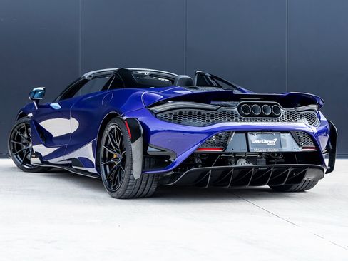 Used 2022 McLaren 765LT image 8