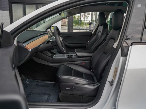 Used 2022 Tesla Model Y Long Range AWD/4WD image 11