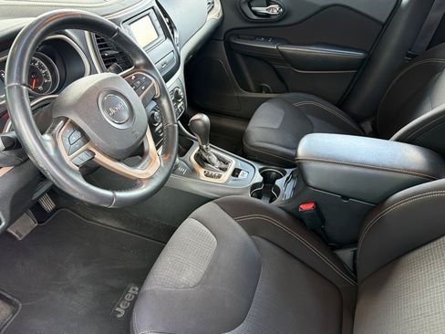 Used 2015 Jeep Cherokee Latitude AWD/4WD image 12