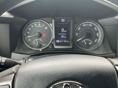 Used 2019 Toyota Tacoma TRD Sport image 10