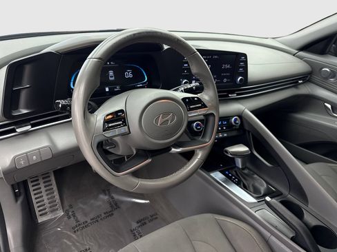 Used 2025 Hyundai Elantra Sport FWD image 18
