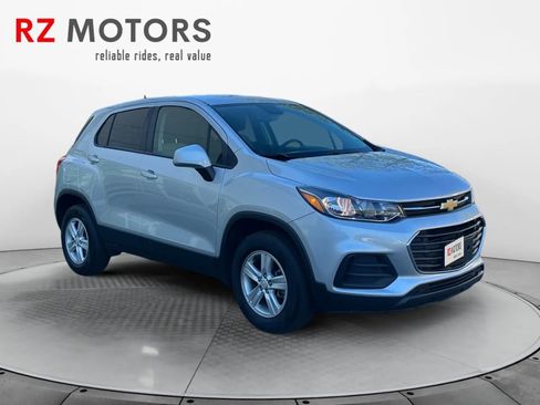Used 2022 Chevrolet Trax LS w/ Tint and Cruise Package image 7