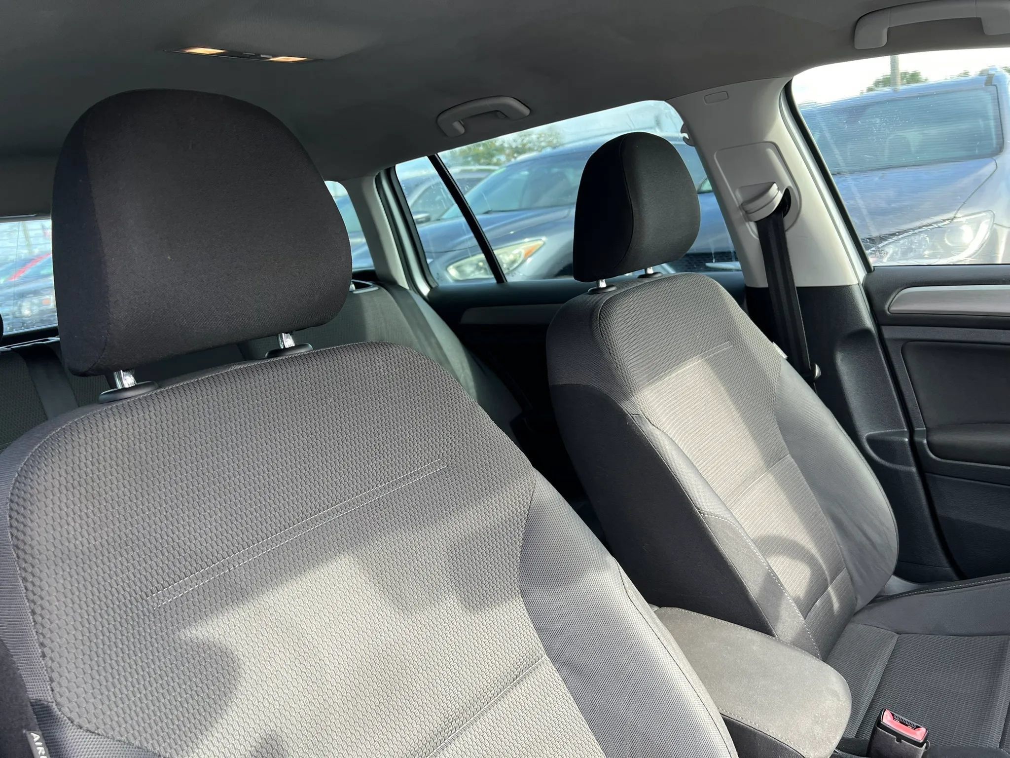Used 2017 Volkswagen Golf S FWD image 19