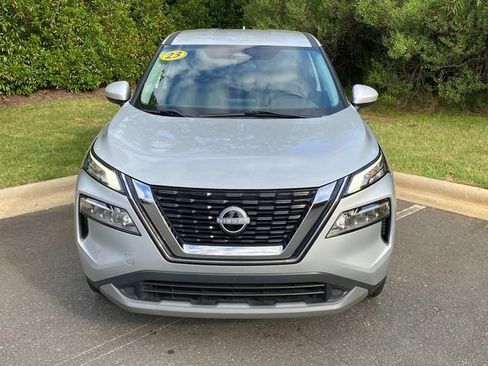 Used 2023 Nissan Rogue SV FWD image 2