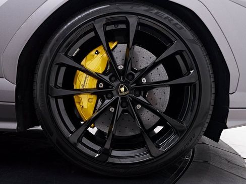 Used 2021 Lamborghini Urus image 26