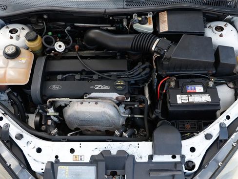 Used 2004 Ford Focus SE FWD image 40