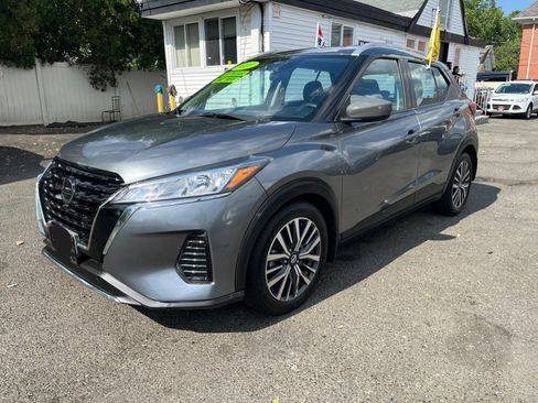 Used 2021 Nissan Kicks SV FWD image 2