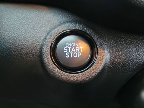 Certified 2025 Hyundai Venue Limited image 12