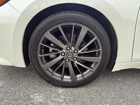 Used 2019 Nissan Maxima Platinum w/ Reserve Package FWD image 9