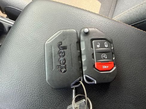 Used 2025 Jeep Wrangler Unlimited Sahara w/ Safety Group AWD/4WD image 29