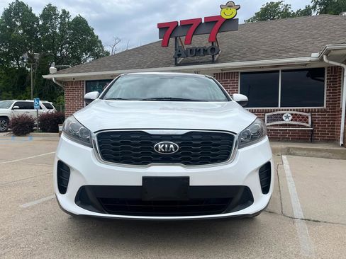 Used 2019 Kia Sorento AWD V6 image 2