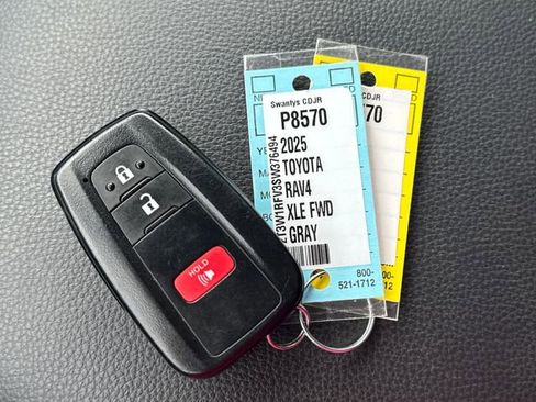 Used 2025 Toyota RAV4 XLE image 29