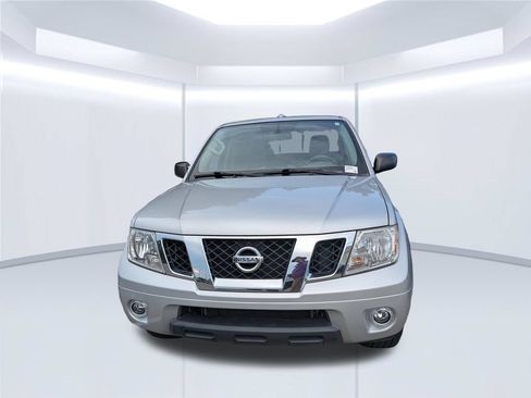 Used 2017 Nissan Frontier SV RWD image 5