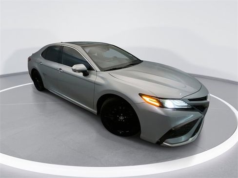 Used 2021 Toyota Camry XSE image 1