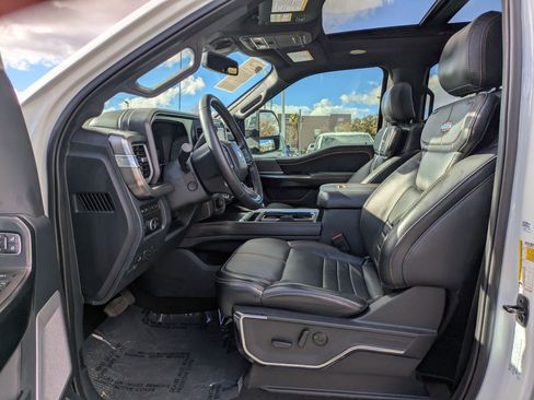 Used 2024 Ford F350 Platinum w/ FX4 Off-Road Package image 15