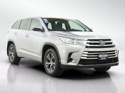 Used 2017 Toyota Highlander LE AWD/4WD image 7