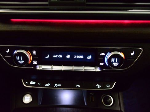 Certified 2025 Audi Q5 e Premium Plus image 17