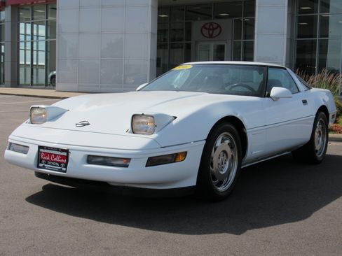 Used 1996 Chevrolet Corvette Coupe RWD image 2
