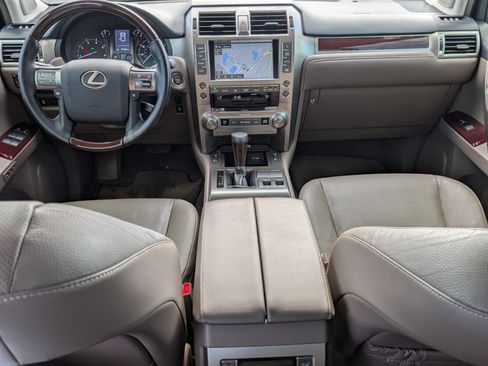 Used 2018 Lexus GX 460 Premium w/ Premium Package AWD/4WD image 14