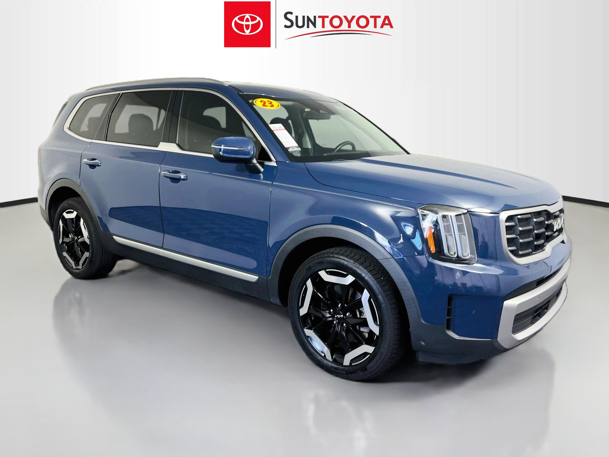 Used 2023 Kia Telluride S AWD/4WD image 1