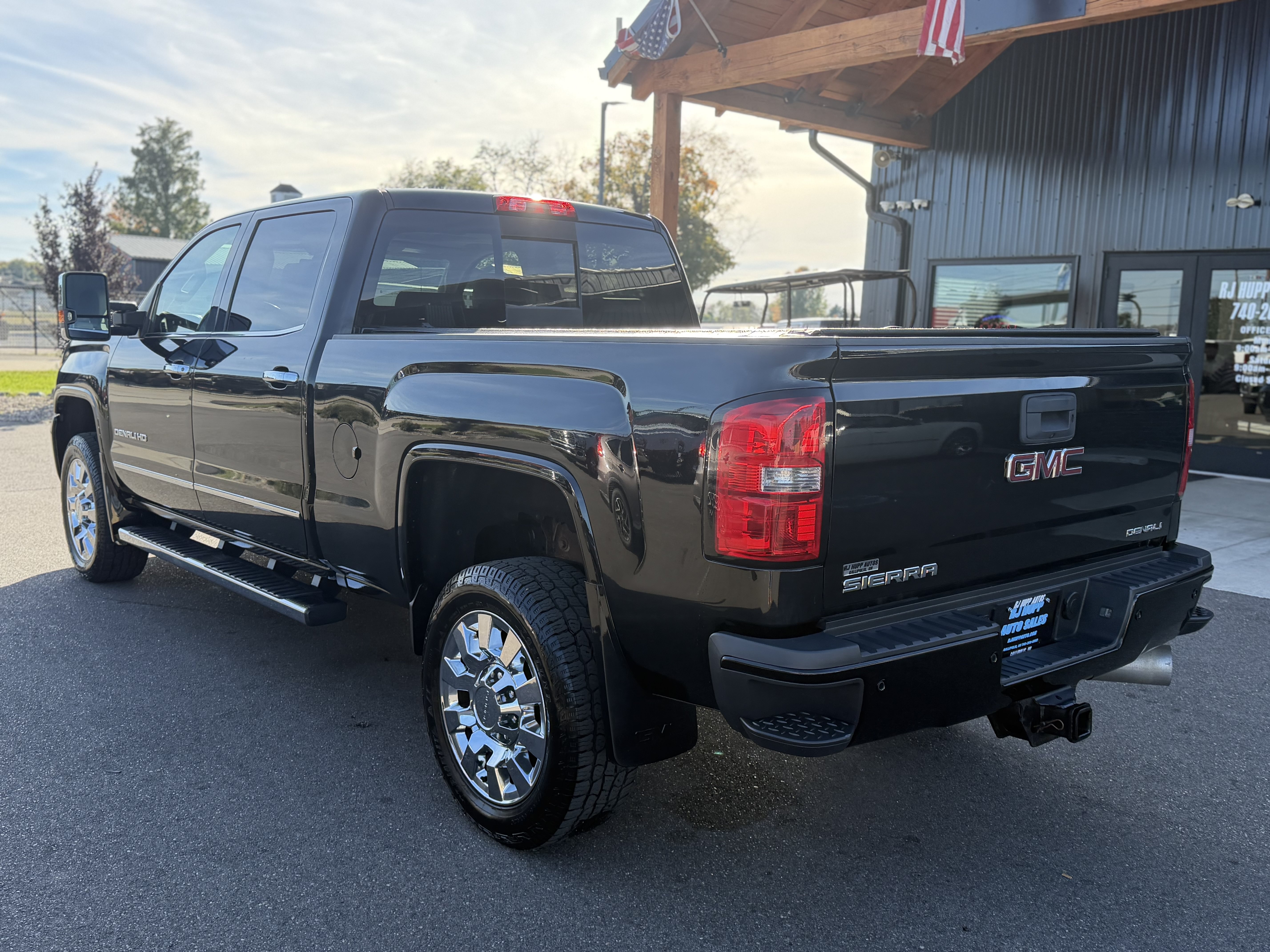 Used 2016 GMC Sierra 2500 Denali w/ Duramax Plus Package AWD/4WD image 6