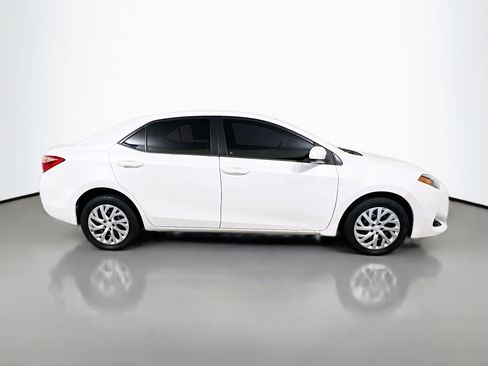 Used 2017 Toyota Corolla LE image 3