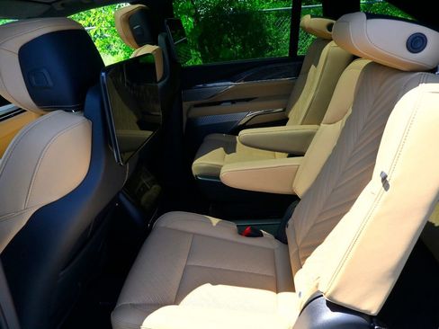 New 2025 Cadillac Escalade IQ Luxury 2 image 29