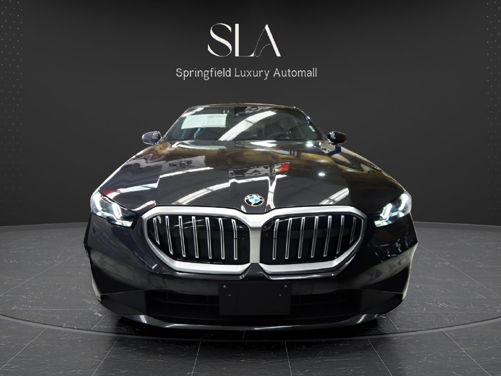 Used 2025 BMW 530i xDrive w/ Premium Package AWD/4WD image 2