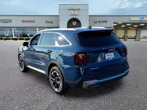 Used 2025 Kia Sorento S w/ Panoramic Sunroof Package FWD image 3