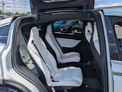 Used 2018 Tesla Model X 75D AWD/4WD image 12