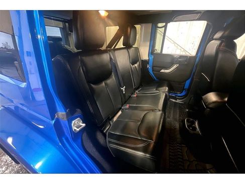 Used 2016 Jeep Wrangler Unlimited Sahara w/ Connectivity Group image 27