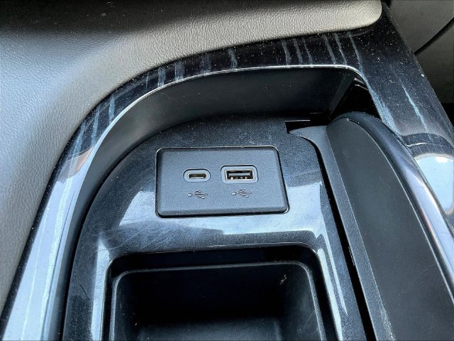 Used 2022 Cadillac Escalade ESV Sport RWD image 18