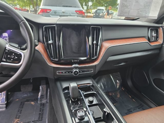 Used 2023 Volvo XC60 B5 Plus FWD image 6