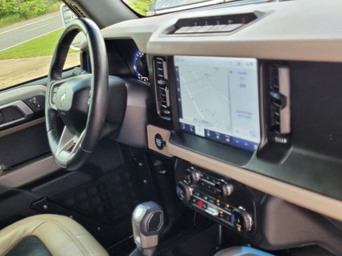 Used 2022 Ford Bronco Wildtrak image 11