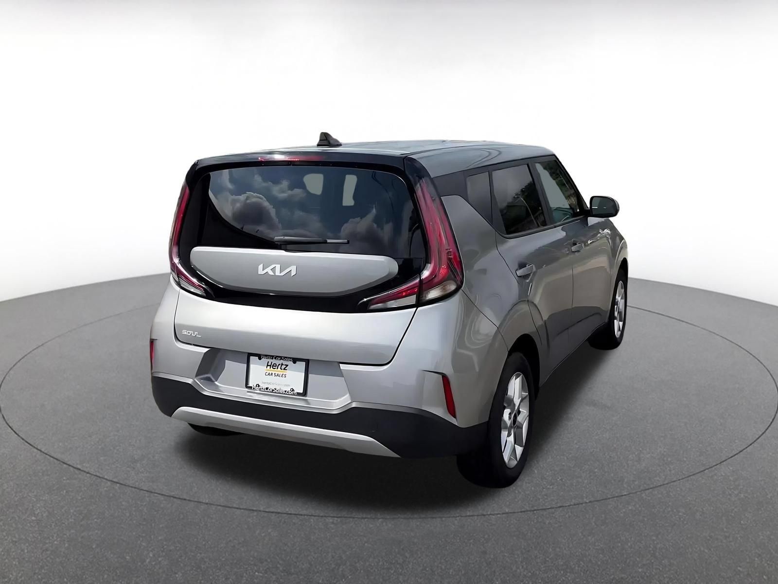 Used 2025 Kia Soul LX w/ LX Technology Package FWD image 13