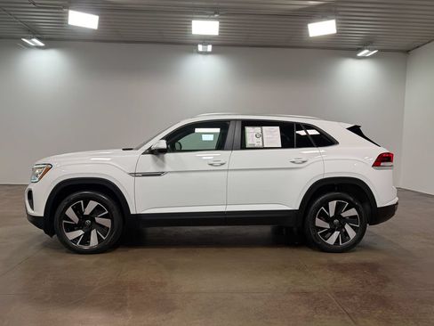 Used 2024 Volkswagen Atlas Cross Sport SE w/ Panoramic Sunroof Package AWD/4WD image 6