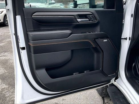 Used 2024 GMC Sierra 2500 AT4 w/ AT4 Premium Plus Package image 9