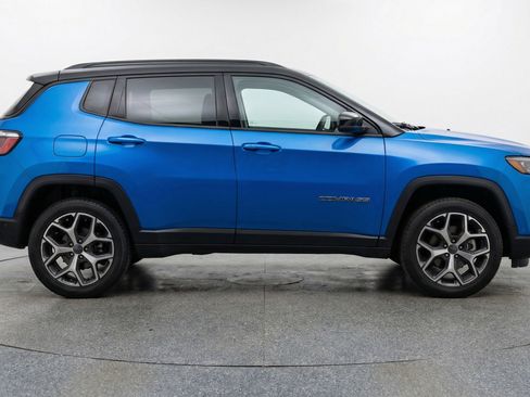 Used 2025 Jeep Compass Limited AWD/4WD image 11