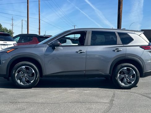 Used 2025 Nissan Rogue SV AWD/4WD image 8