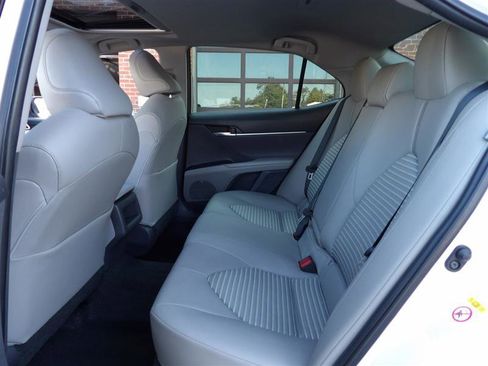 Used 2018 Toyota Camry SE image 12