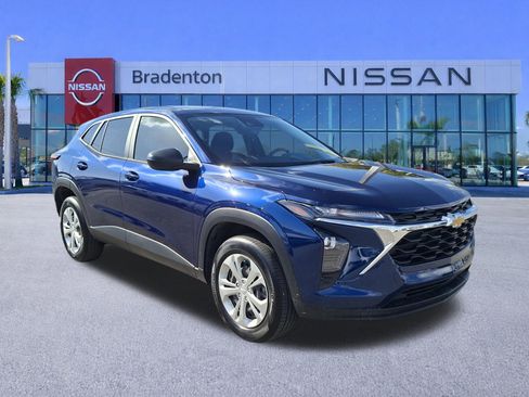 Used 2024 Chevrolet Trax LS w/ Driver Confidence Package image 3