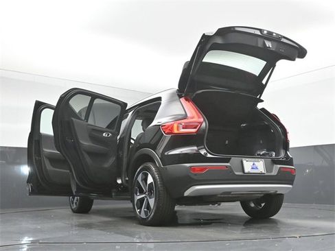 Used 2025 Volvo XC40 B5 Plus image 54