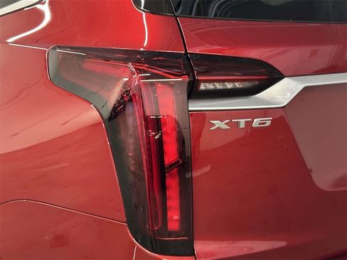 Certified 2024 Cadillac XT6 Luxury image 12