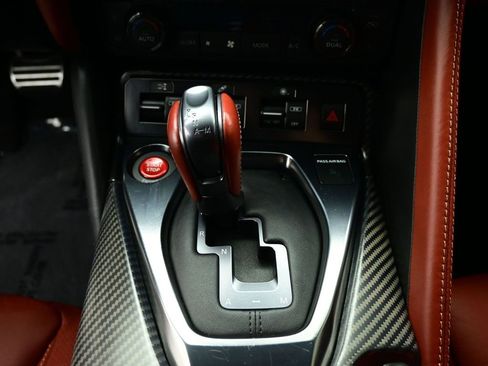 Used 2018 Nissan GT-R Premium w/ Premium Interior Package image 7
