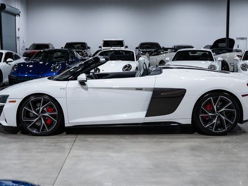 Used 2021 Audi R8 V10 RWD image 2
