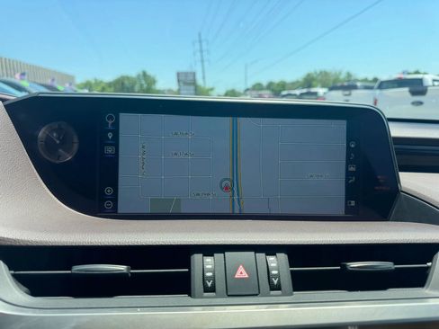 Used 2019 Lexus ES 350 w/ Accessory Package FWD image 19