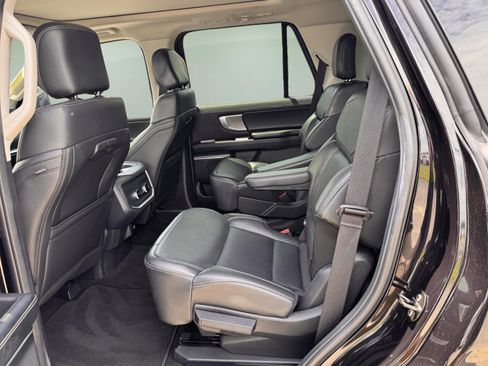 Used 2025 Ford Expedition Platinum AWD/4WD image 13