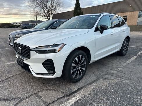 Used 2024 Volvo XC60 B5 Plus w/ Climate Package image 3